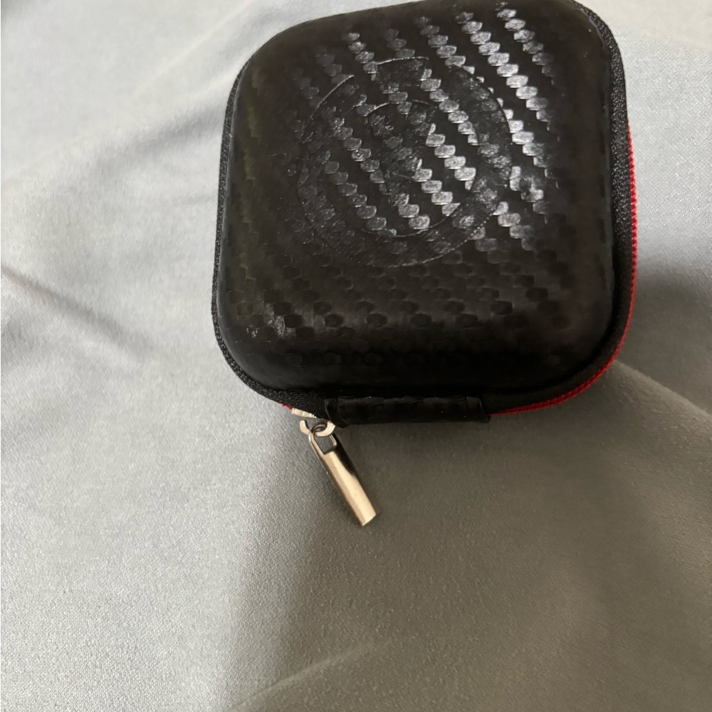 AirPods semihard case w/ small and large ear grips - Picture 5 of 6